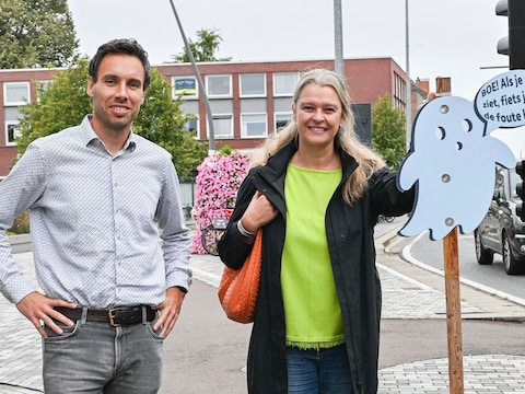 Met spookfiguurtjes maakt Wijnegem fietsers attent op plaatsen waar ze tegen de toegelaten rijrichting in rijden.