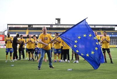 “Dit seizoen is voor hem”: het dankwoord van Wouter Vrancken, die in schoonheid afzwaait bij STVV