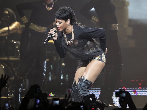 Rihanna op het podium in Perth.