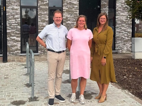 Schepen Tom Lacres, Griet Moens en diensthoofd Lotte Claes.