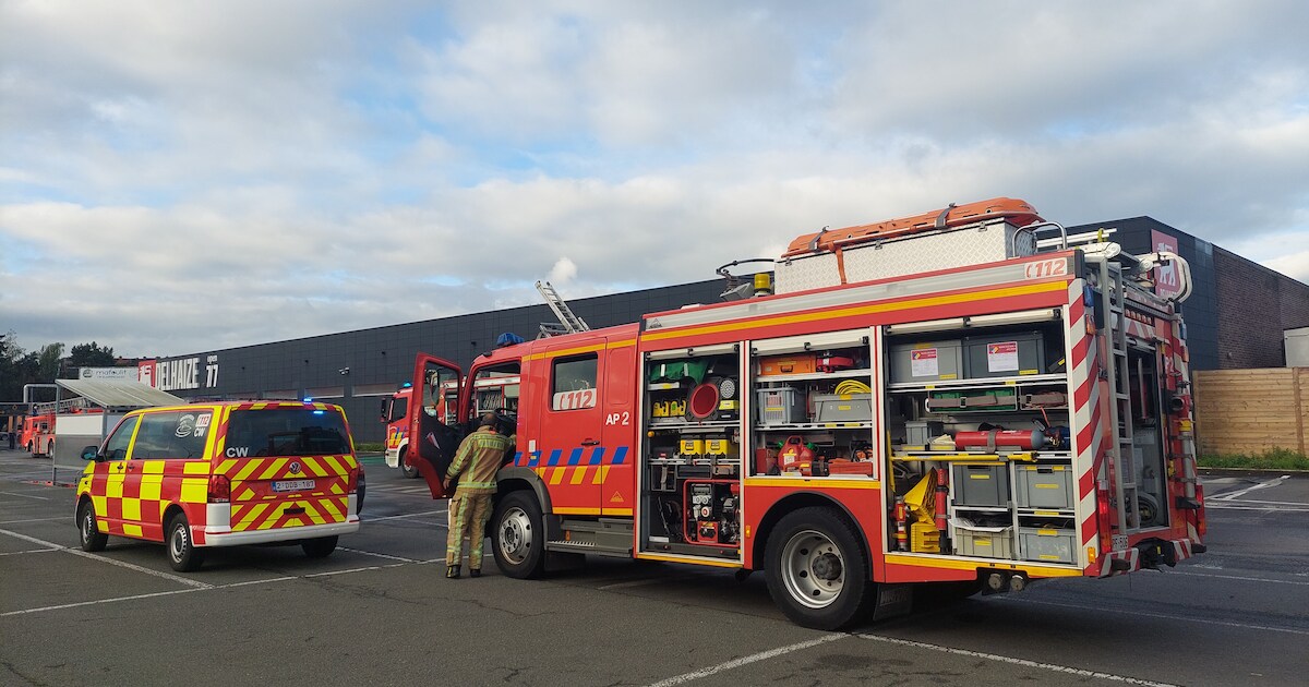 Brandweer moet tussenkomen voor veel rookontwikkeling bij Delhaize in ...