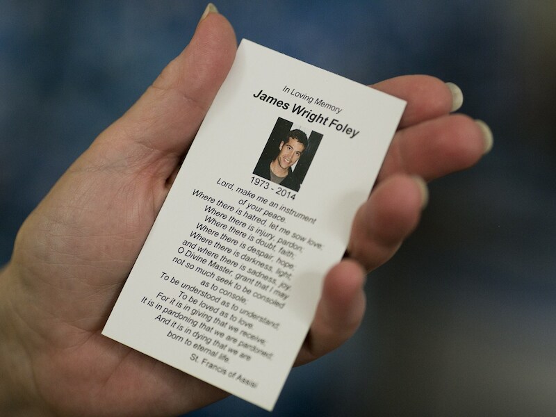 Een doodsprentje van de door de Islamitische Staat (IS) onthoofde Amerikaanse journalist James Foley.