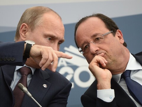 Vladimir Poetin spreekt met de Franse president Hollande op de G20-top.