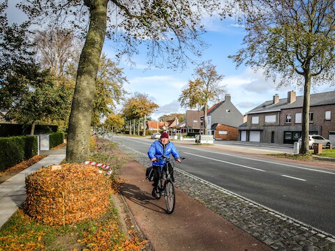 De Gistelsteenweg in Varsenare.