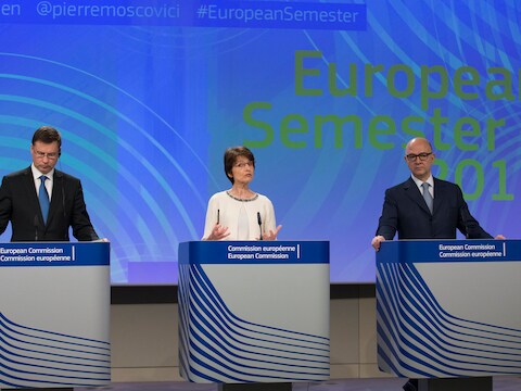 De vicepresident van de Europese Commissie Valdis Dombrovskis en EU-commissarissen Marianne Thyssen en Pierre Moscovici.