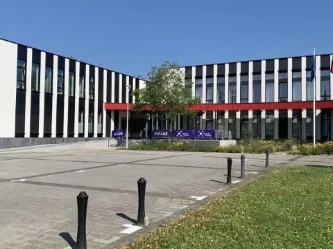 Het vernieuwde gemeentehuis van De Pinte. 