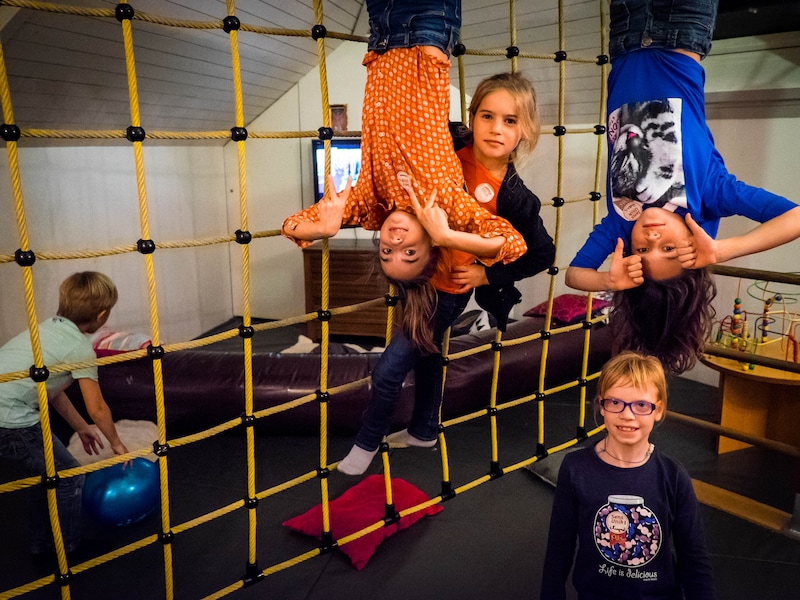 In kindvriendelijk restaurant Sensunik in Antwerpen konden kinderen zich boven uitleven terwijl de ouders op de benedenverdieping aten.