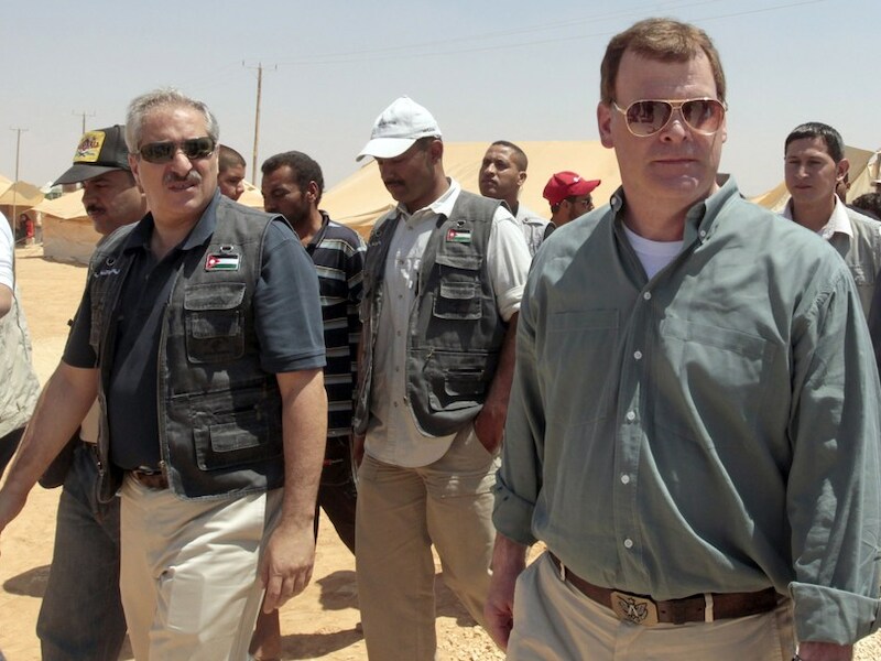 De Canadese minister van Buitenlandse Zaken John Baird (rechts) met zijn Jordaanse collega Nasser Judeh, tijdens een bezoek van een Syrisch vluchtelingenkamp in Jordanië, in augustus.