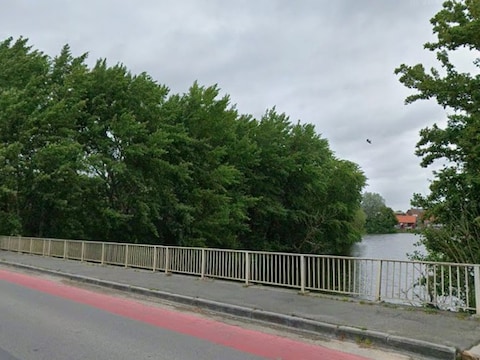 De brug over de oude Leie in Machelen-aan-de-Leie. 