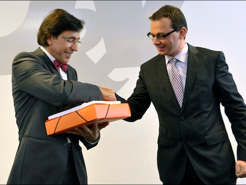 Ex-bemiddelaar Wouter Beke (rechts) is erg kritisch voor Elio Di Rupo.