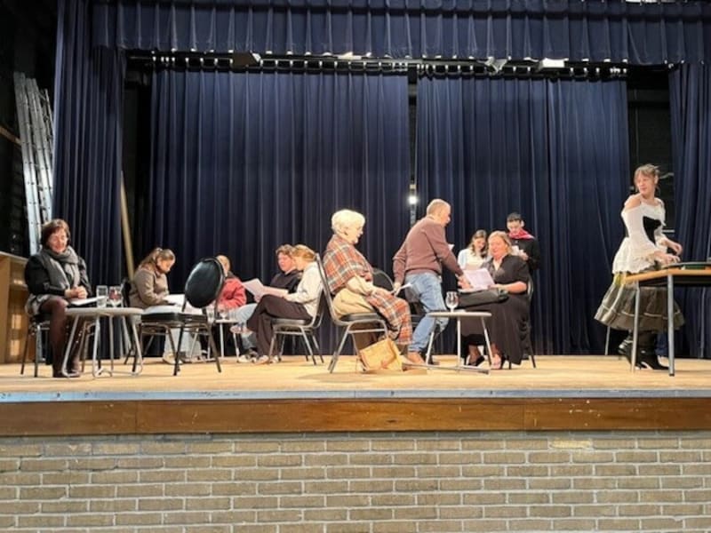 Het Merchtems Volkstheater presenteert haar vierde cabaretshow.
