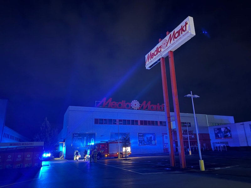 Brandweer en politie bij MediaMarkt Roeselare