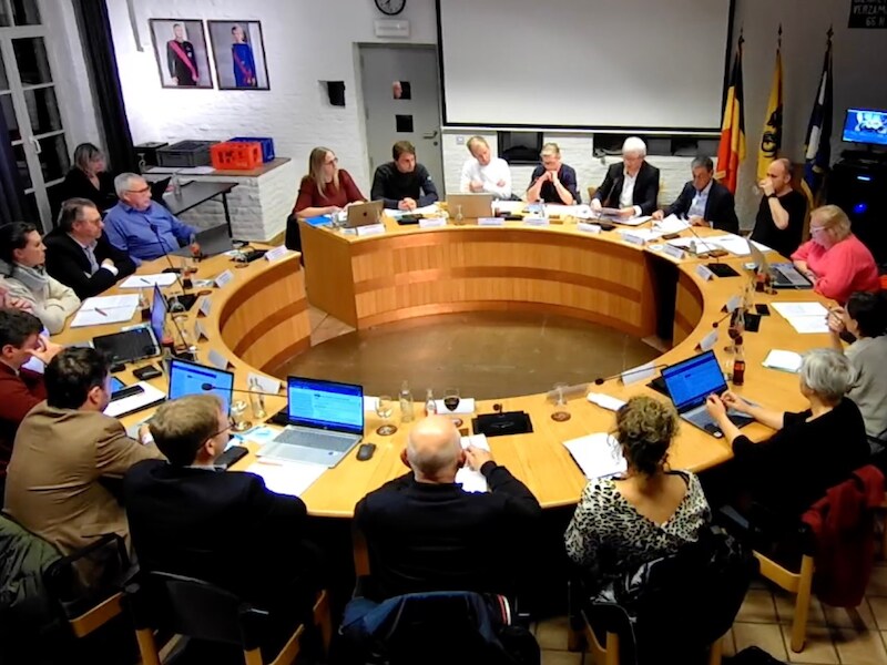 Nieuwe algemeen directeur en regels voor jobstudenten centraal tijdens de gemeenteraad van Koekelare  