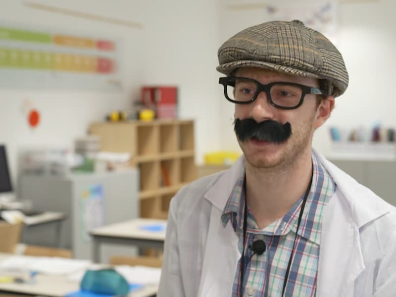 Timon Verbeeck als Professor Kastanje