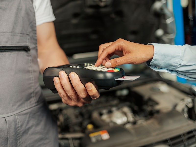 Besparen op je autoverzekeringspremie door voor een hogere franchise te kiezen: is dat verstandig?