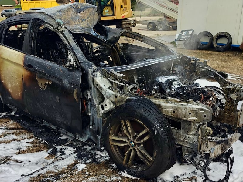 BMW brandt volledig uit op bedrijventerrein: niemand geraakt gewond