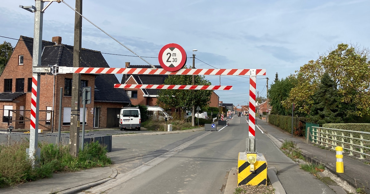 Kampeerwagen Botst Tegen Hoogtebeperker in Torhout: Verkeersprobleem in Pottebezemstraat