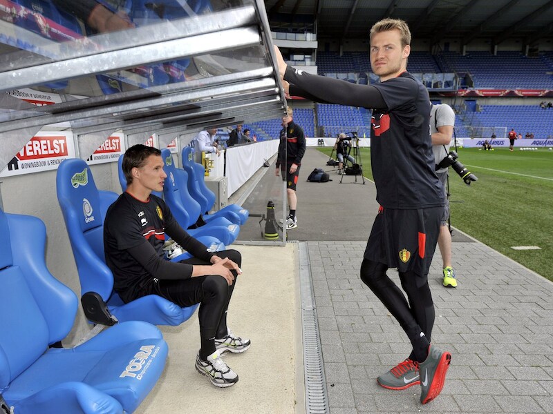 Simon Mignolet in gesprek met Sammy Bossut