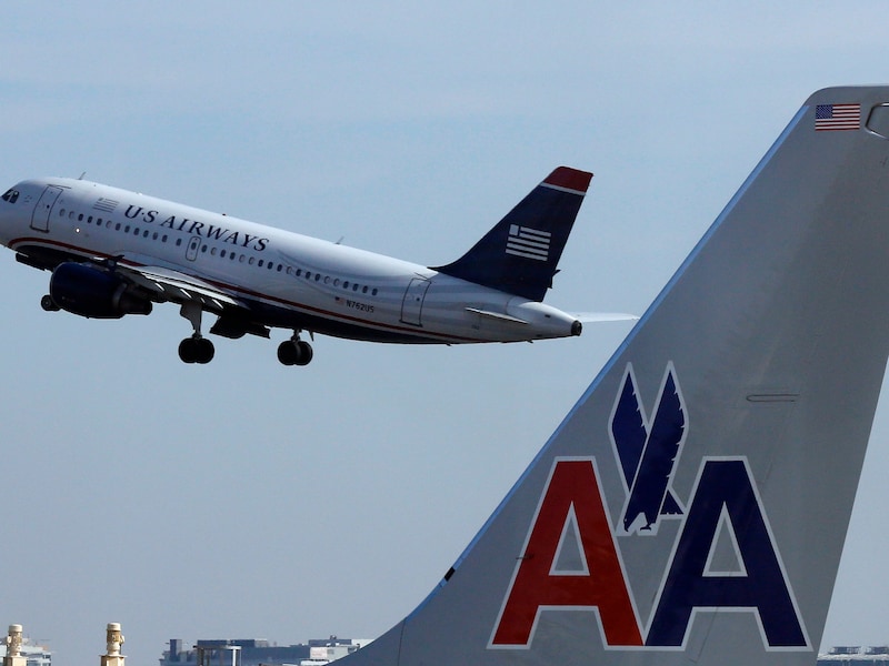 De samensmelting van US Airways en American Airlines zal zorgen voor de grootste luchtvaartmaatschappij ter wereld.