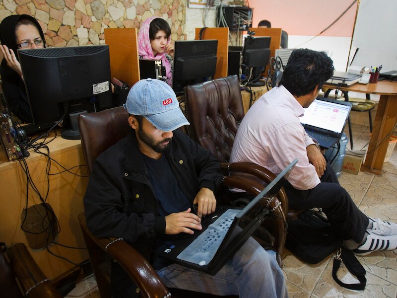 Veel Iraniërs hebben geen vertrouwen in de internetdiensten van hun land.