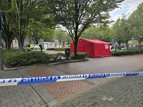 De man werd maandag aangetroffen in een wagen op een parking in de Sint-Martinusstraat in Kontich.