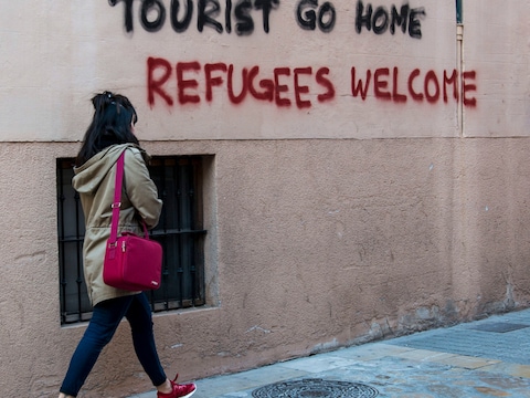 In hoofdplaats Palma de Mallorca is graffiti opgedoken met een duidelijke boodschap voor toeristen.
