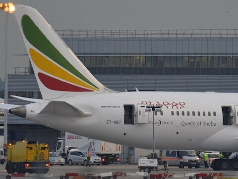 De Dreamliner vrijdag op Heathrow nadat de brand was geblust.
