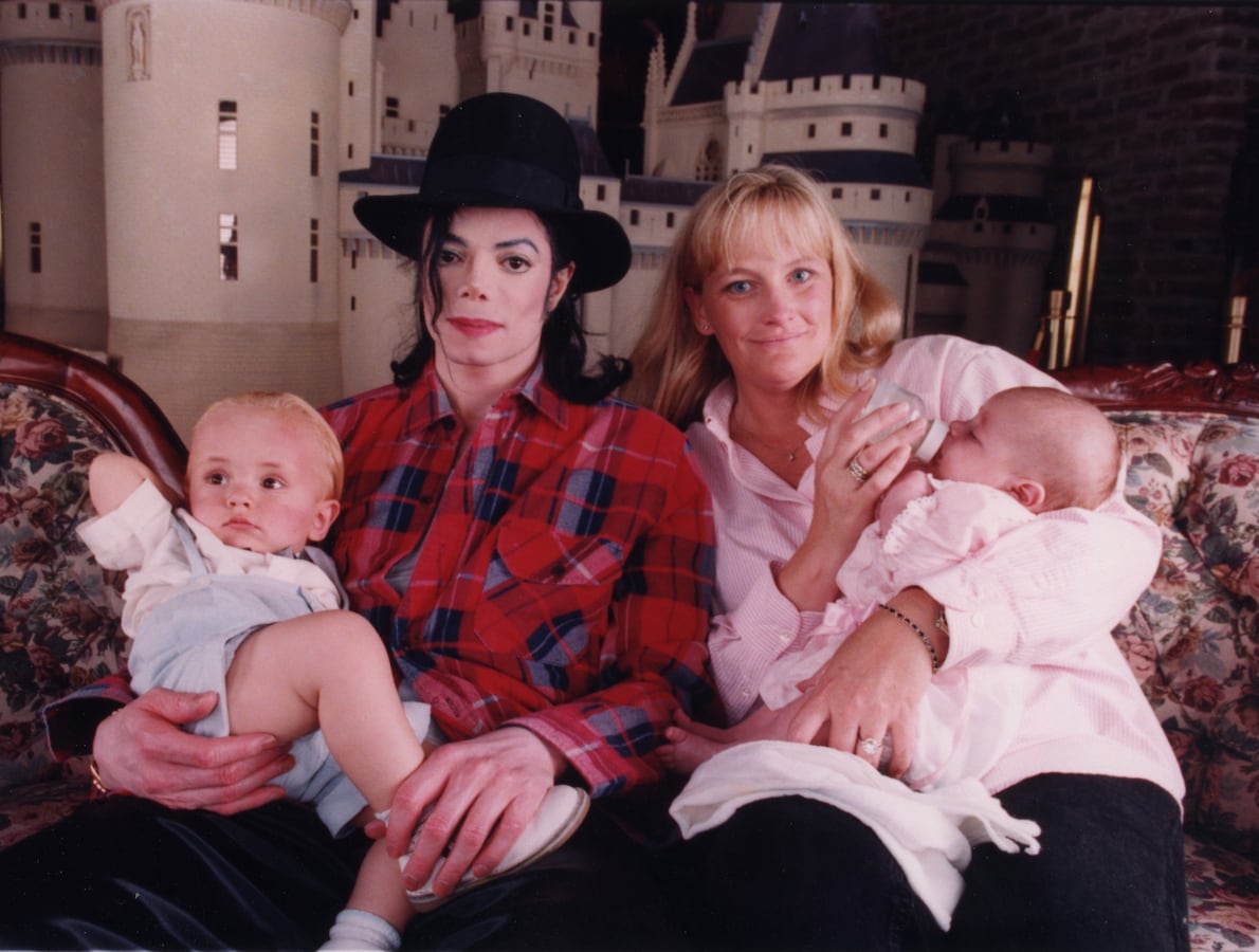 Michael Jacksons ex Debbie Rowe, de moeder van z'n kinderen: “Ik werd  geïnsemineerd als een paard” | Foto | hln.be