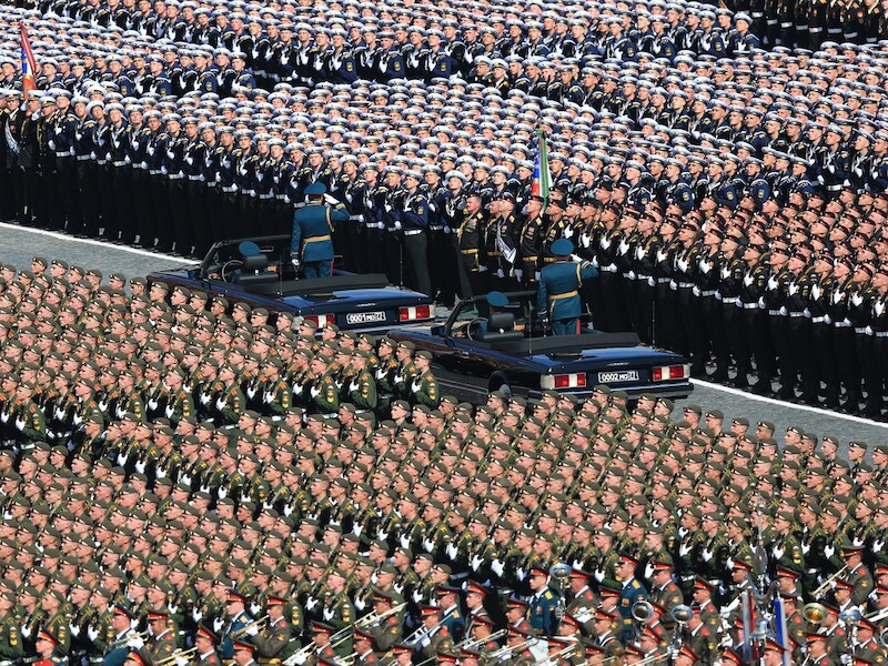 Archiefbeeld: Russische militairen verzamelen op het Rode Plein in Moskou voor een parade ter ere van 'Victory Day'.