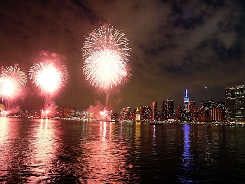 Vuurwerk ter ere van Independence Day boven Manhattan.