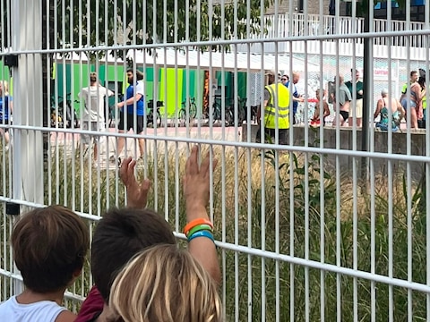 Brand aan de gevelbekleding van het zwembad aan de Duffelsesteenweg: op maandagmiddag rond 13.50 uur brak het vuur uit ter hoogte van het terras, waarna het gebouw uit voorzorg werd geëvacueerd.