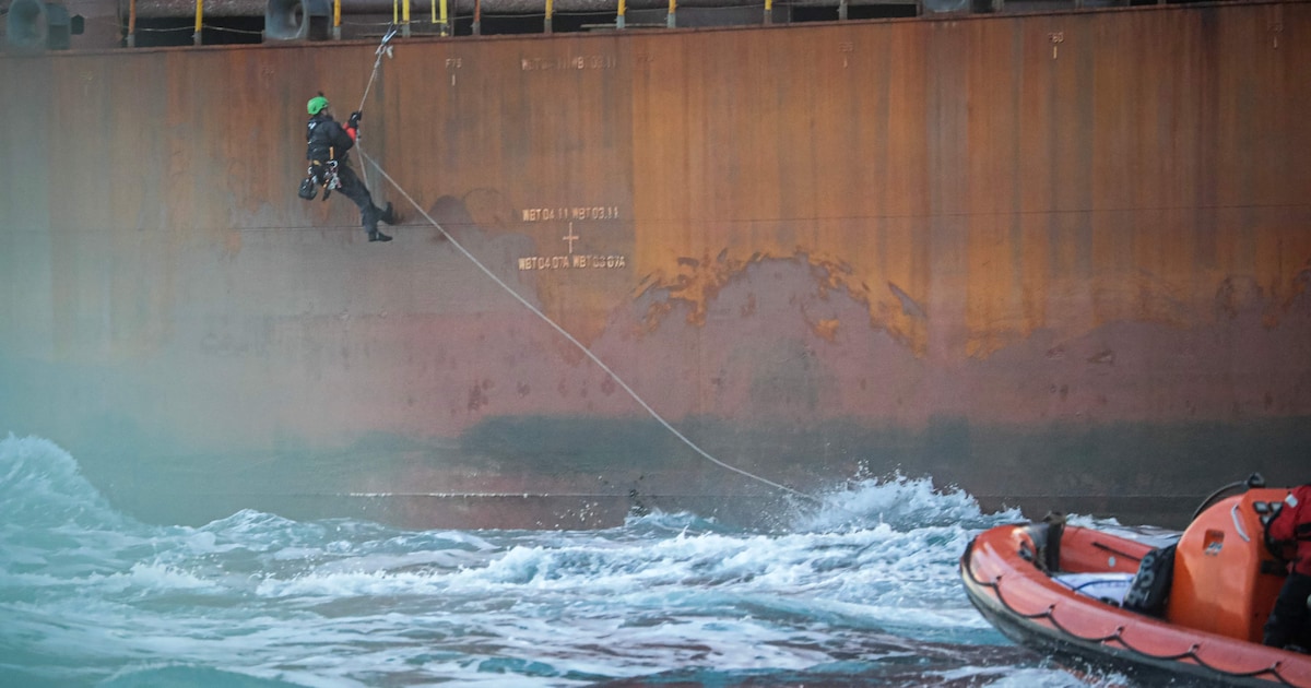 Actie Greenpeace op boorplatform Shell na twee weken ten einde | Nieuws ...