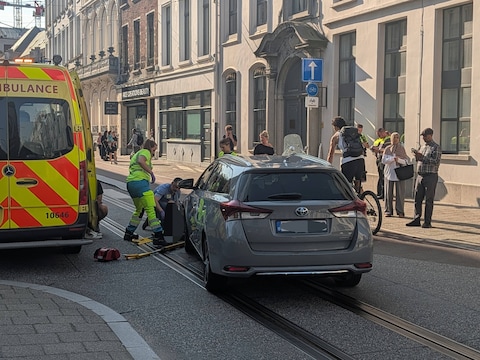 De spoedarts diende de eerste zorgen toe.