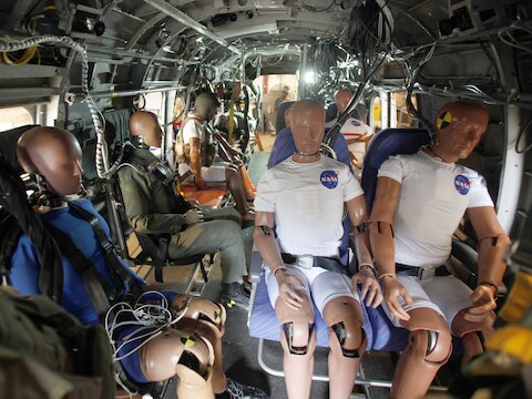 De crash test dummies in de helikopter.