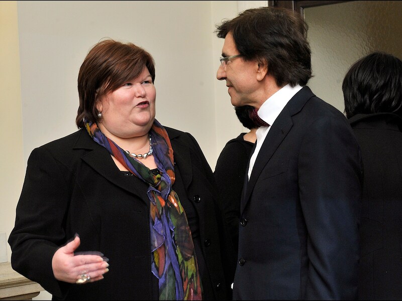 Staatssecretaris voor Asiel en Migratie Maggie De Block (L) en premier Elio Di Rupo (R).