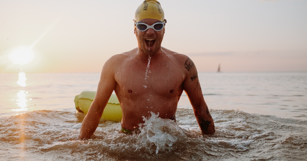 Meer dan 125 km non-stop zwemmen in zee: Matthieu Bonne (29) gaat voor ...