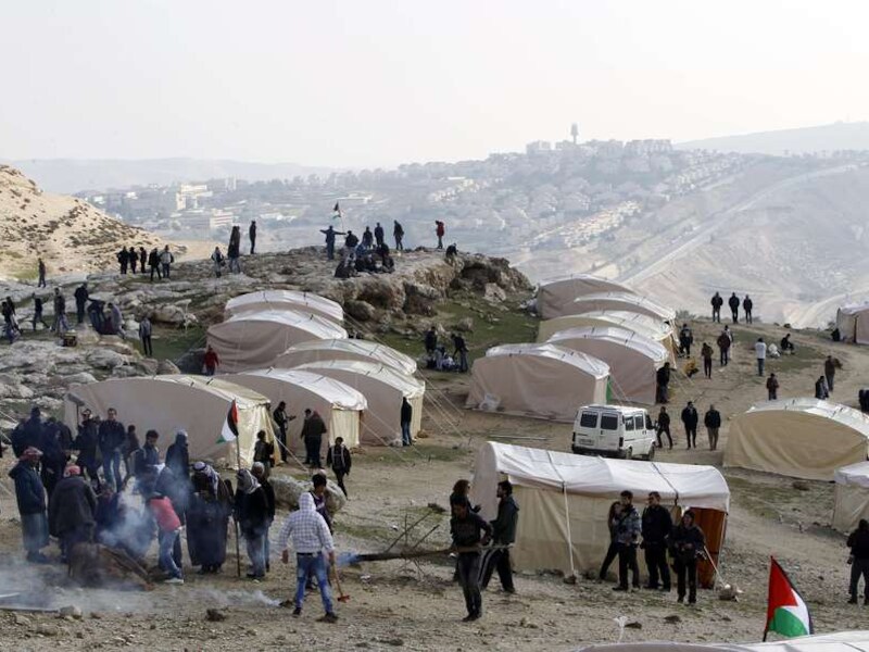 De bezetters richtten een tentenkamp op in het zogenaamde E1-gebied.