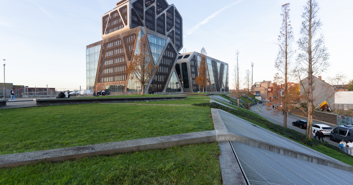 Man rijdt 186 km/u om dochter op tijd af te halen: “Tijden zijn veranderd, vroeger was het niet zo d