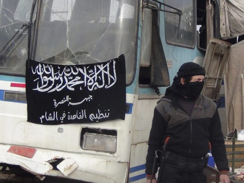 Een lid van het al-Nusra-Front in de Syrische stad Daraa.