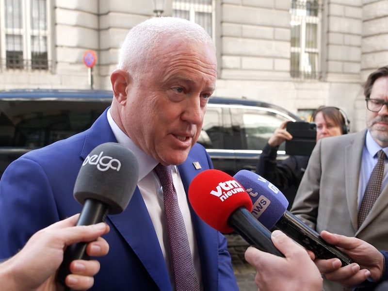 Bill White maandag bij aankomst bij minister van Buitenlandse Zaken Maxime Prévot.