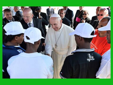 Paus Franciscus tijdens zijn bezoek aan Lampedusa in 2013.