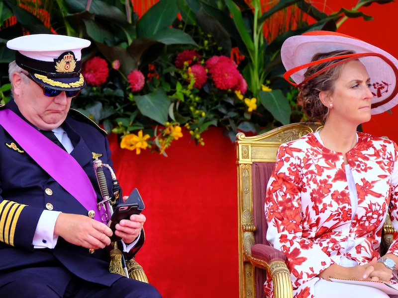 Nooit meer in het openbaar: "Prinses Claire betaalt de prijs voor de fratsen van prins Laurent"