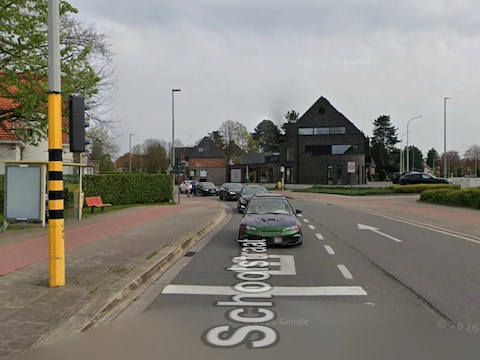 Een man reed door rood in de Schoolstraat in Waarschoot.