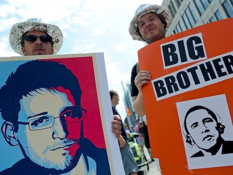 Demonstraties in Frankfurt tegen het spionageprogramma van de NSA.