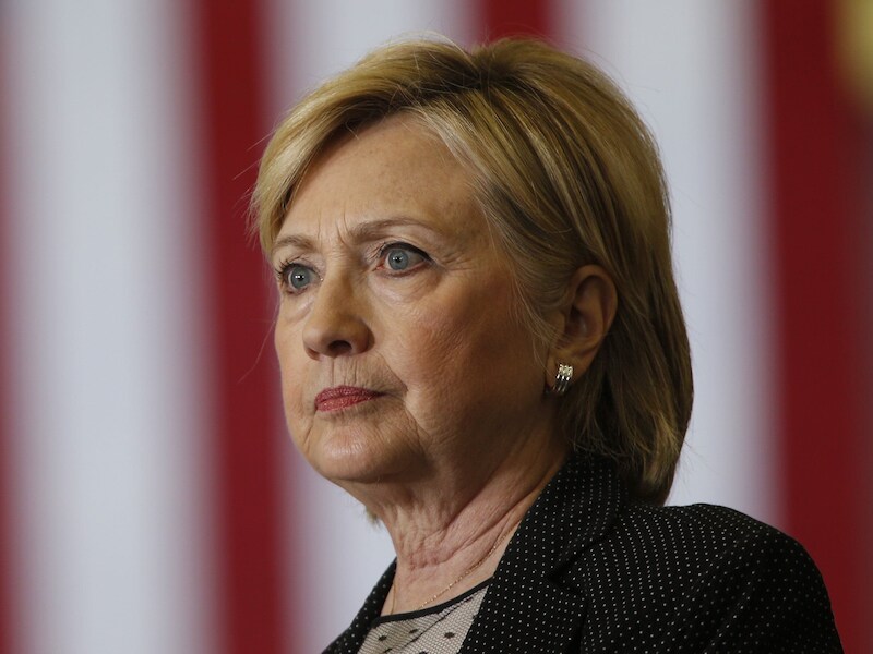 In 2015 heeft Clinton op haar gezamenlijke inkomen met Bill 34,2 procent federale belasting betaald.