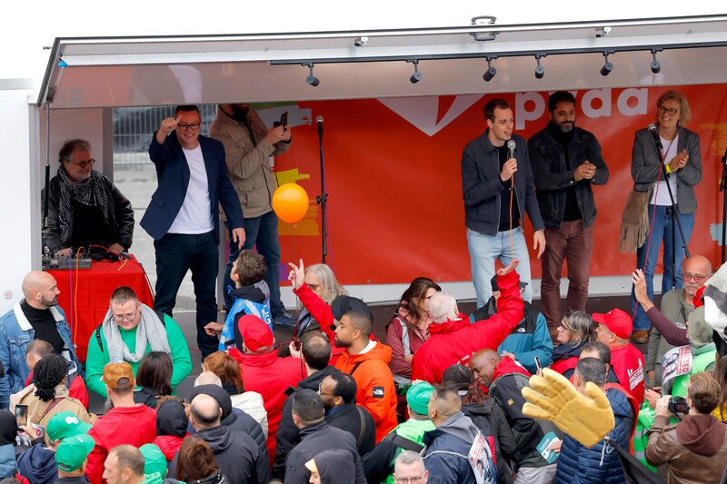 PVDA'ers Raoul Hedebouw, Jos D'Haese, Nabil Boukili en Sofie Merckx op hun podium bij de nationale actiedag in Brussel.