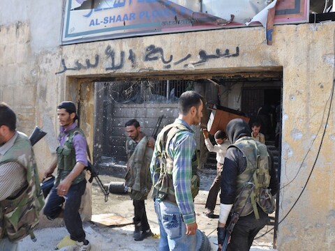 Rebellen staan hun mannetje tegen de troepen van Assad.
