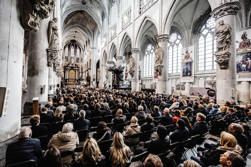 Enkele beelden van tijdens de uitvaart, aangeleverd door de familie. 