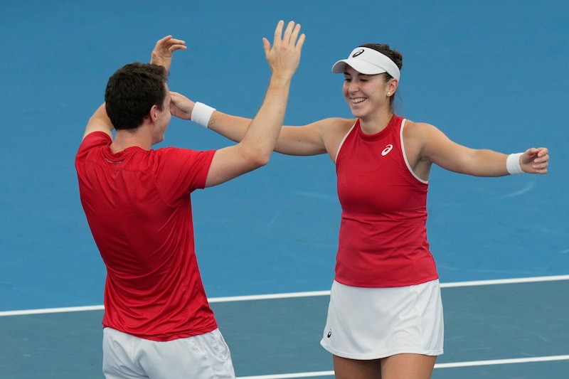 Belinda Bencic y Jakub Paul.