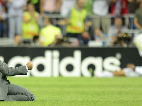 Mourinho riskeert een vuil maatpak bij de late 3-2 van Ronaldo.